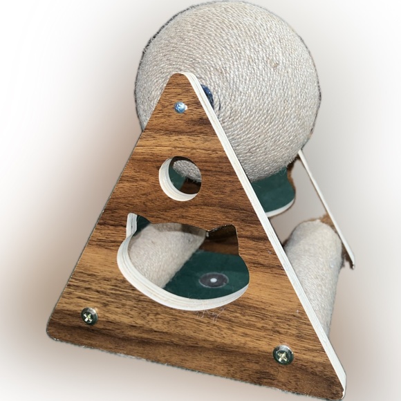 Totally new cat scratch activity. My cat just doesn’t like it :( - Picture 2 of 2